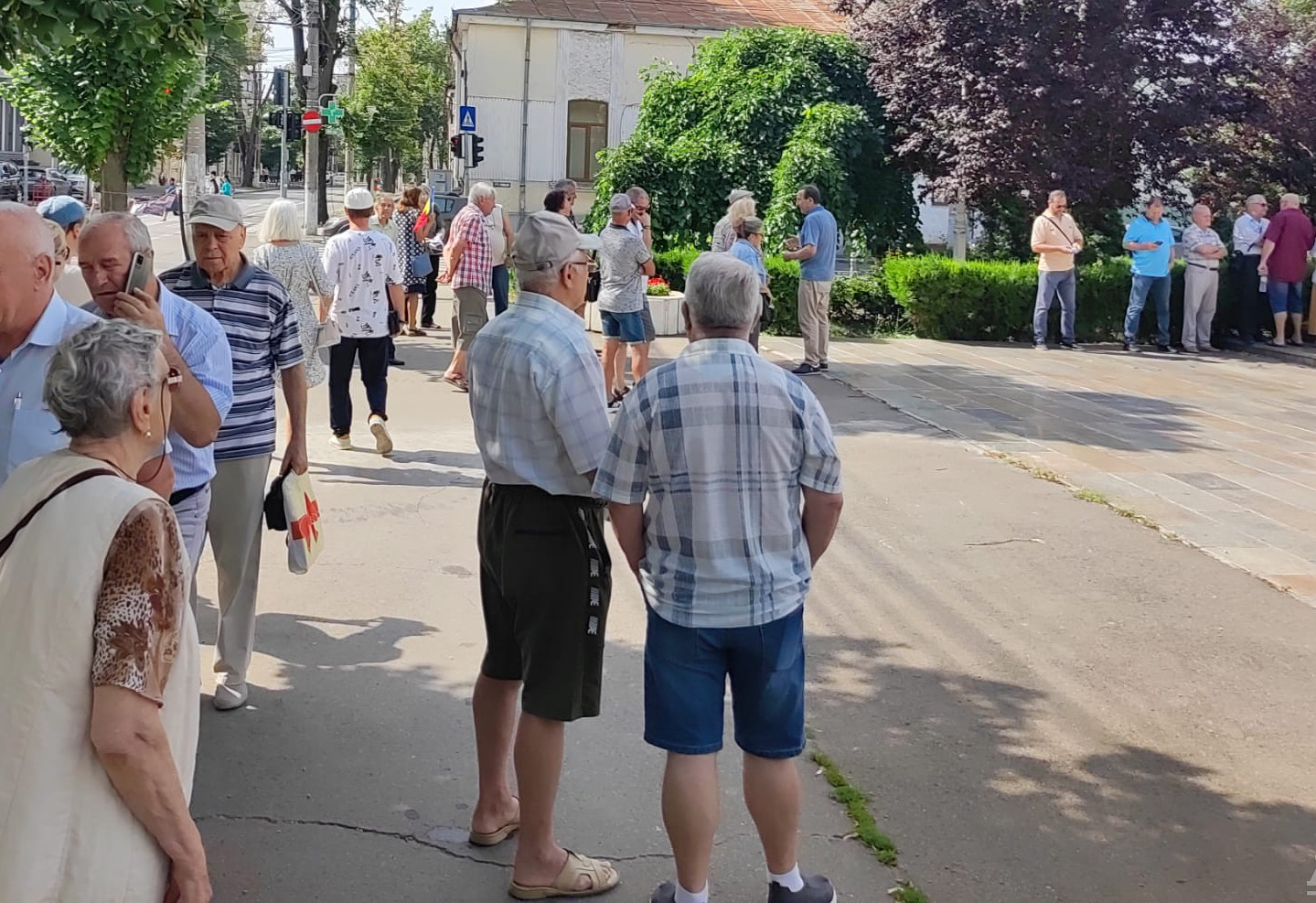 Protest N Fa A Prim Riei Gala I Fa De Pre Ul Apei Potabile Cel Mai