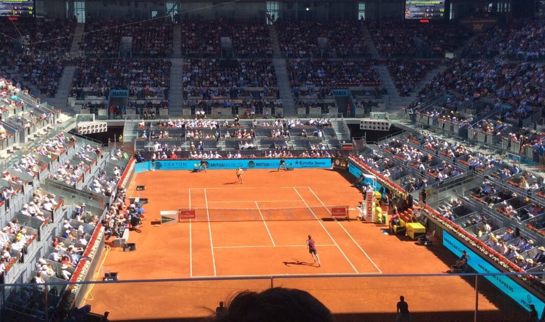 Tsitsipas și Zverev calificați în semifinale la Madrid